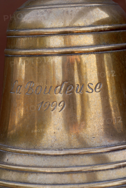 Menu Yachting, idée déco : cloche du bateau La Boudeuse