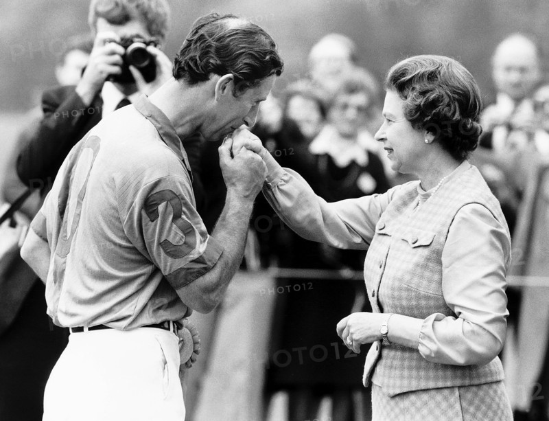 La reine Elisabeth II avec le prince Charles