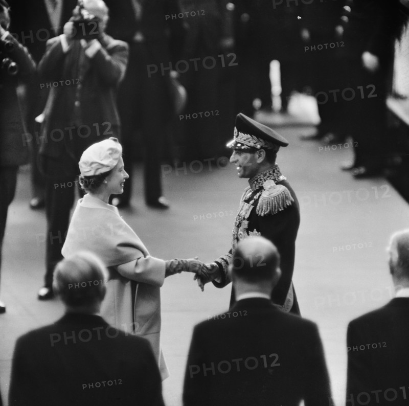 La reine Elisabeth II et Mohammad-Reza Shah Pahlavi
