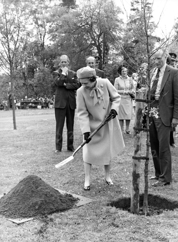 La reine Elisabeth II à l'inauguration du Kielder Reservoir