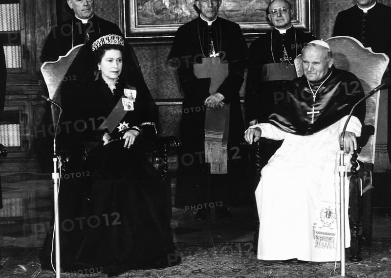 La reine Elisabeth II en visite officielle au Vatican