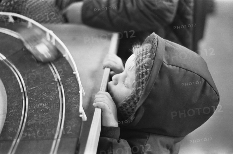 Children Christmas Shopping 24th December 1968
