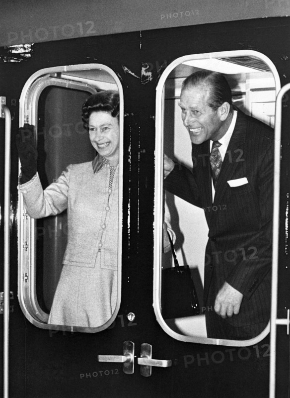La reine Elisabeth II et le prince Philip en gare d'Euston