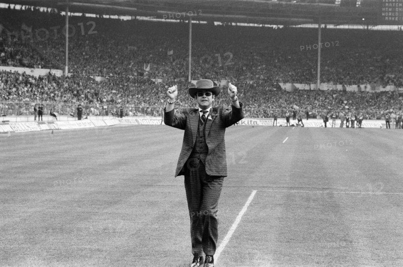1984 FA Cup Final at Wembley Stadium. Watford chairman Elton John pictured before kick off. Final score Everton 2 v Watford FC 0. 19th May 1984.