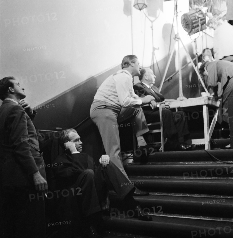 Alfred Hitchcock sur le tournage de "L'homme qui en savait trop"