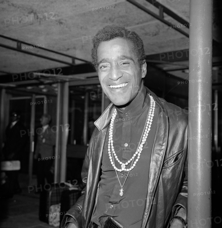 Sammy Davis Jnr back in London to film Salt and Pepper
16th July 1967.
X8688