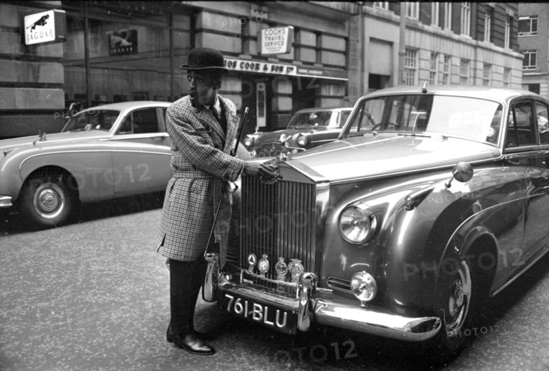 Sammy Davis Jnr. in London polishing his new Rolls Royce.
31st March 1963.