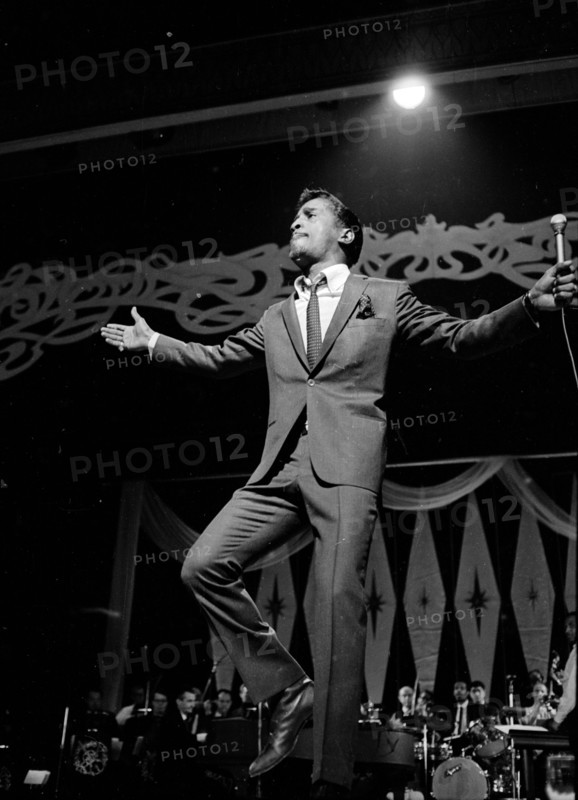 Sammy Davis Jnr. rehearsing for the 1966 Royal Variety Show.
14th November 1966.
1966-2977-RollA