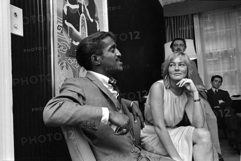 Sammy Davis Jnr. with fiancee actress May Britt.
6th June 1960.
1960-881.
