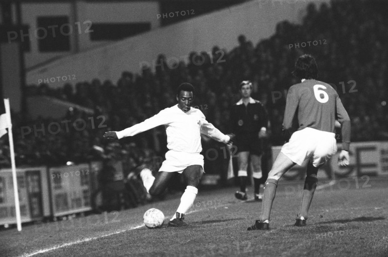 Brazilian football star Pele in action for Santos against Fulham, March 1973