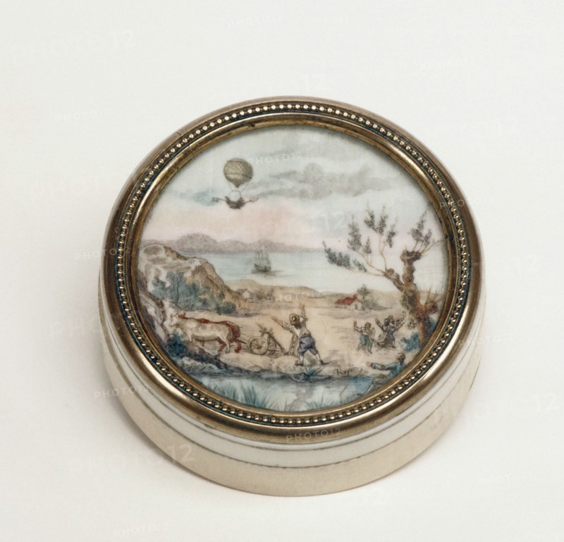 Commemorative box for the first Channel crossing by balloon