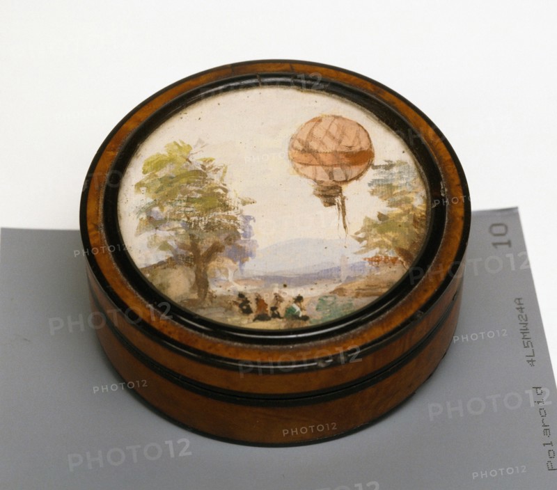 Box showing a hydrogen balloon