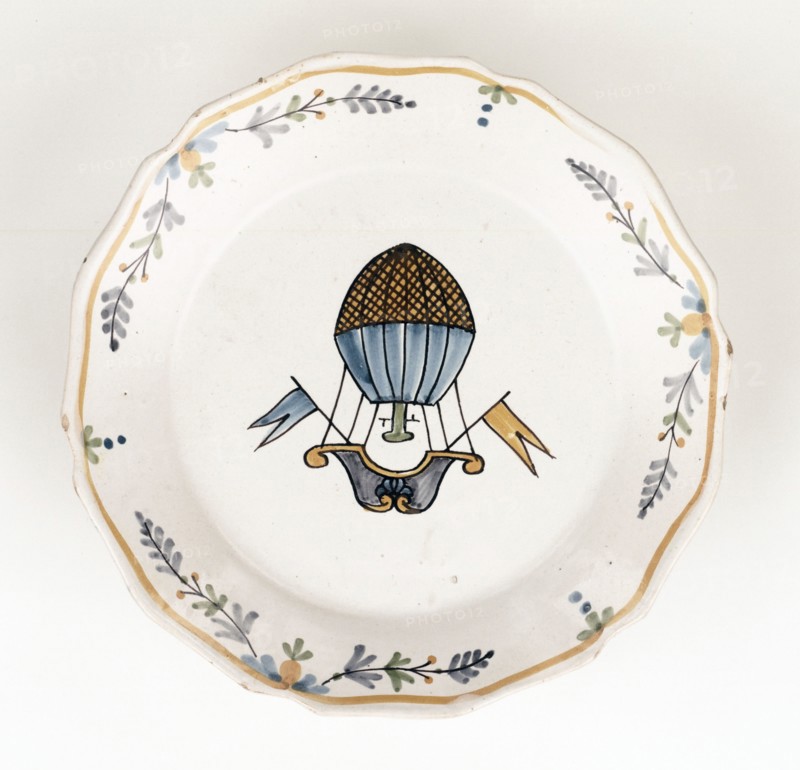 Assiette décorée de l'envol de Charles et Robert le 1er décembre 1783