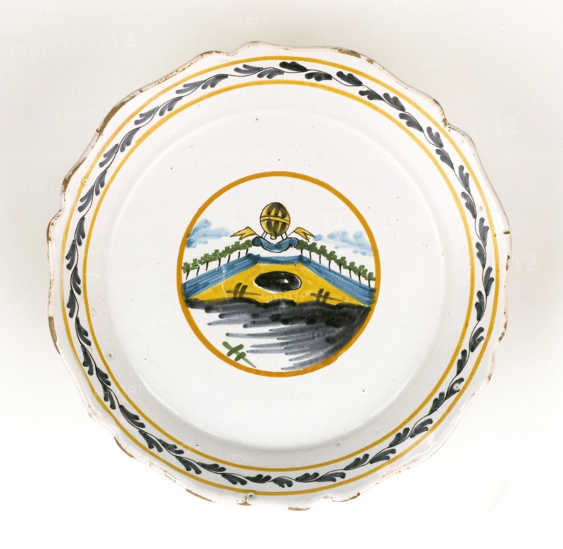 Plate with decoration called "Au jardin des Tuileries"