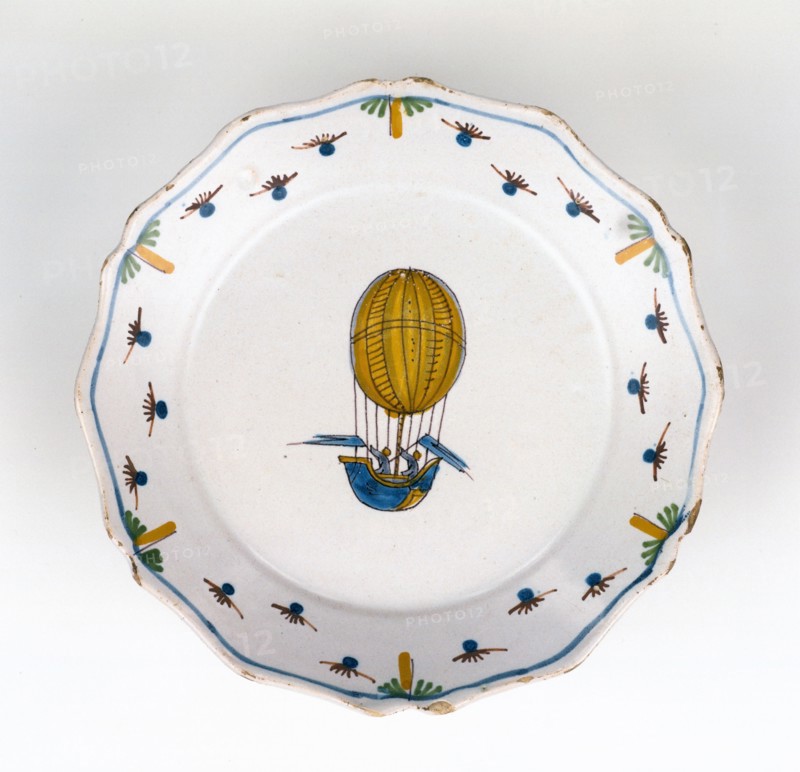 Plate with balloon design