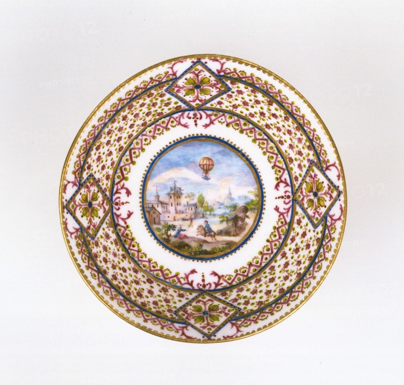Balloon saucer