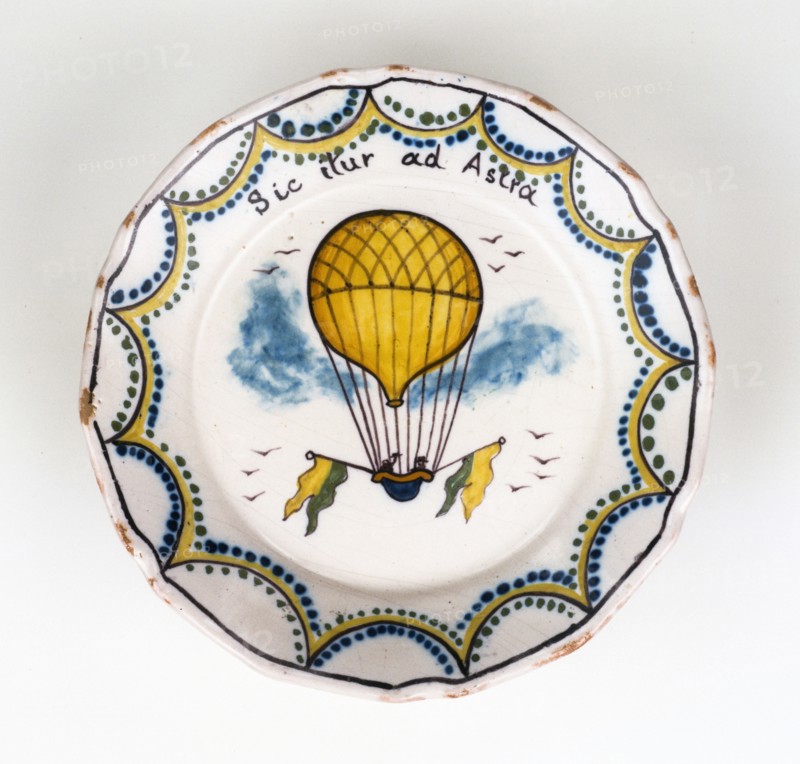 Plate with balloon design