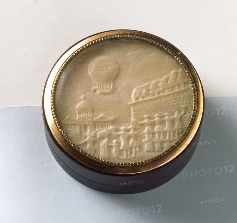 Box commemorating the first human flight by balloon