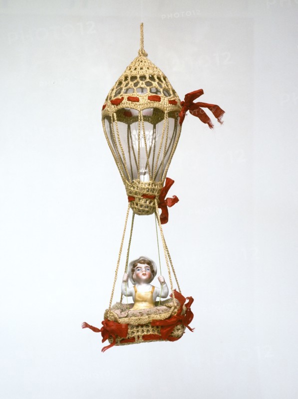 Ampoule électrique montée en montgolfière