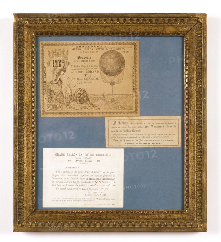 Invitation cards to see the fixed balloon in Trocadéro