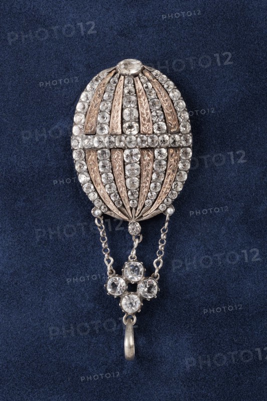 Chatelaine en diamant d'Alençon