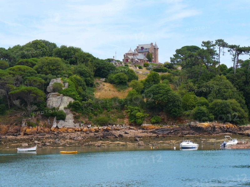 Along the hiking trail 34 in Brittany