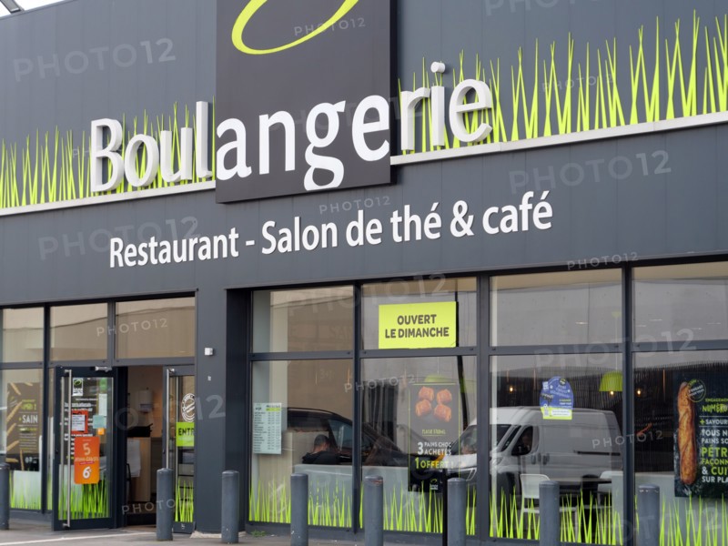 France - Suburb - Shopping area