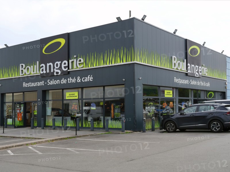 France - Suburb - Shopping area