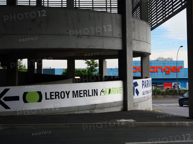 France - Suburb - Shopping area