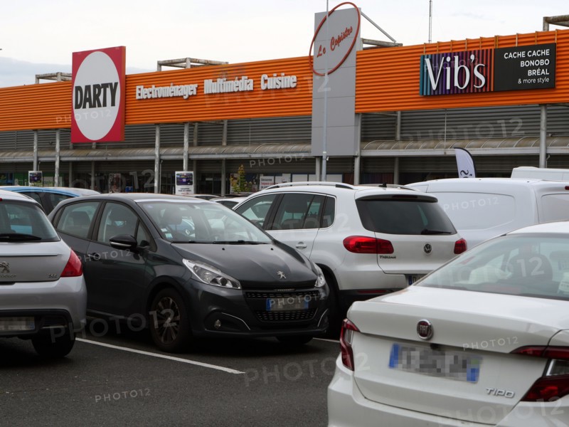 France - Banlieue - Zone commerciale
