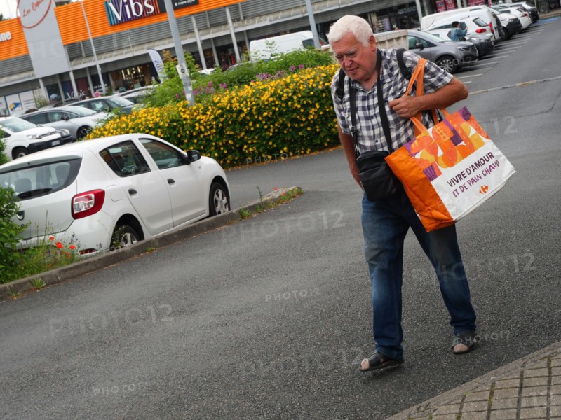 France - Banlieue - Zone commerciale