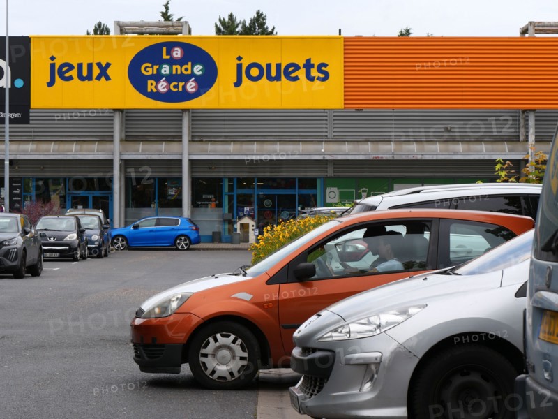France - Banlieue - Zone commerciale