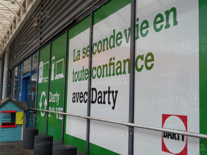 France - Banlieue - Zone commerciale