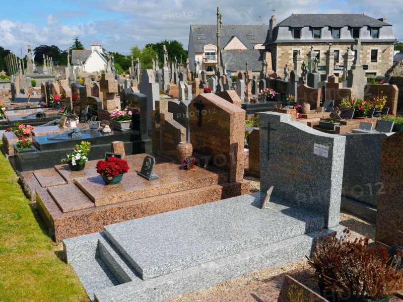 Louannec church cemetery
