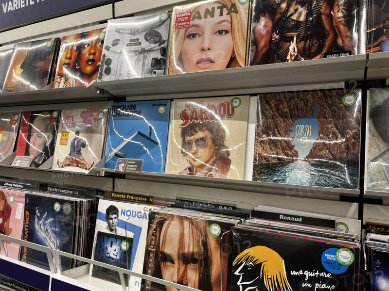 FRANCE - COMMERCE - MUSIQUE