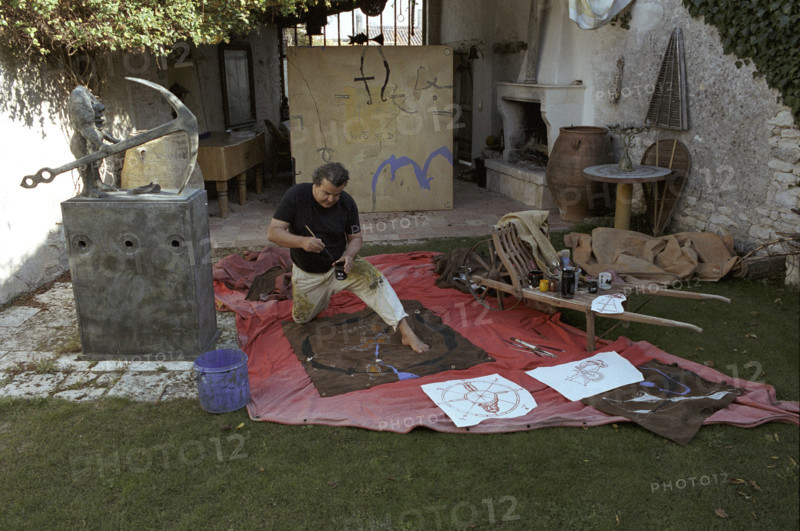 Artist Richard Texier at home on the Ile de Ré in July 2002