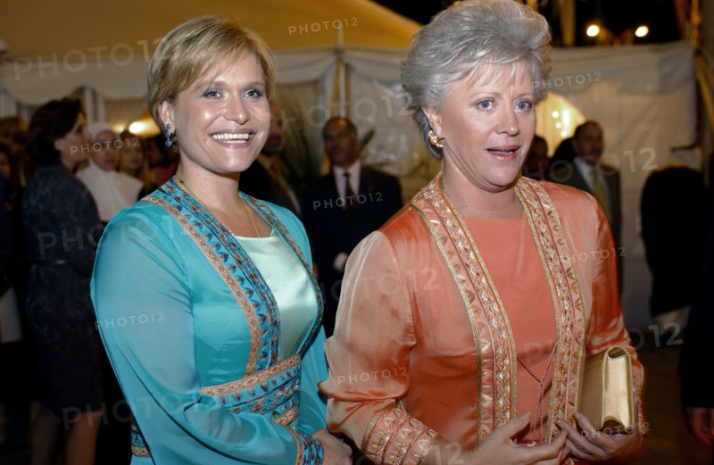 Princess Aisha and her mother princess Mona Al Hussein, November 2002