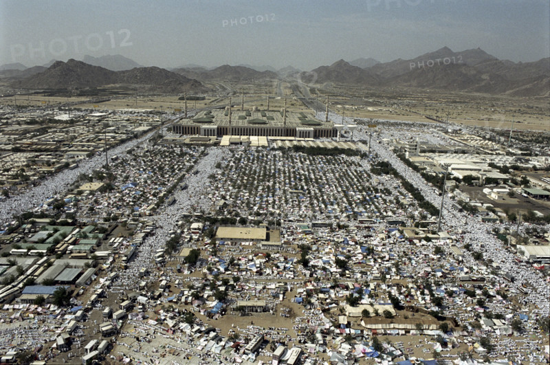 Pilgrims on road between Mina and Mecca, February 2003