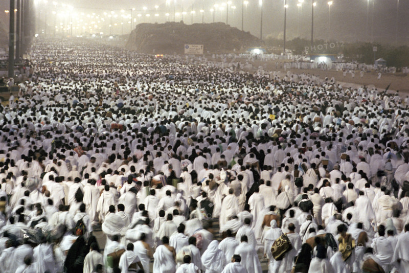Pilgrims walking to Mount Arafat, February 2003