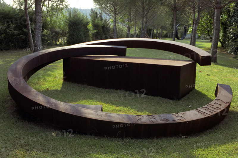 Bernar Venet, steel sculptor