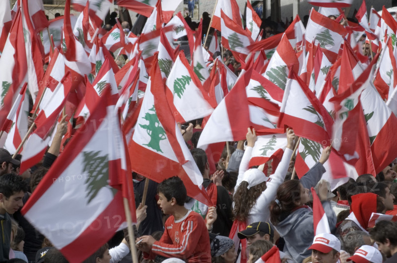 Lebanon celebrates collapse of Karami goverment