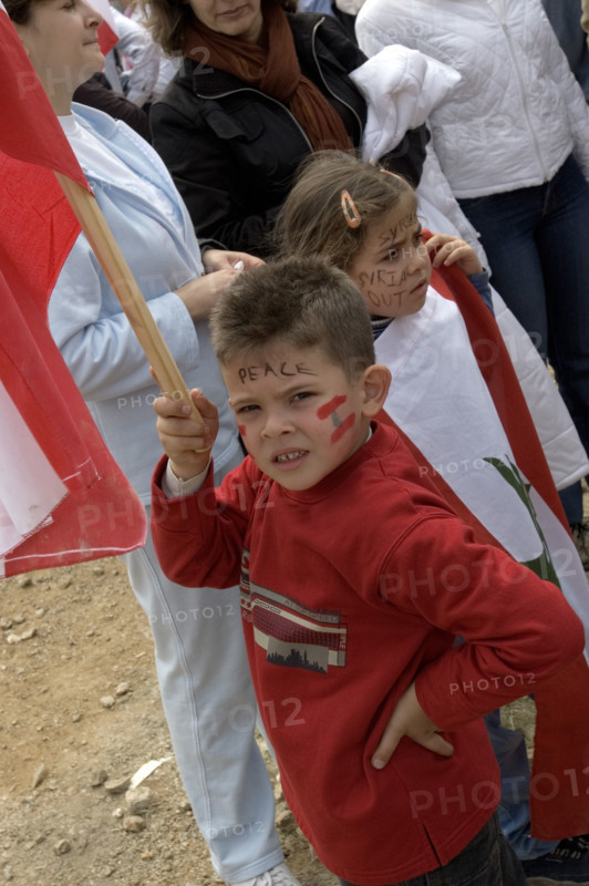 Lebanon celebrates collapse of Karami goverment