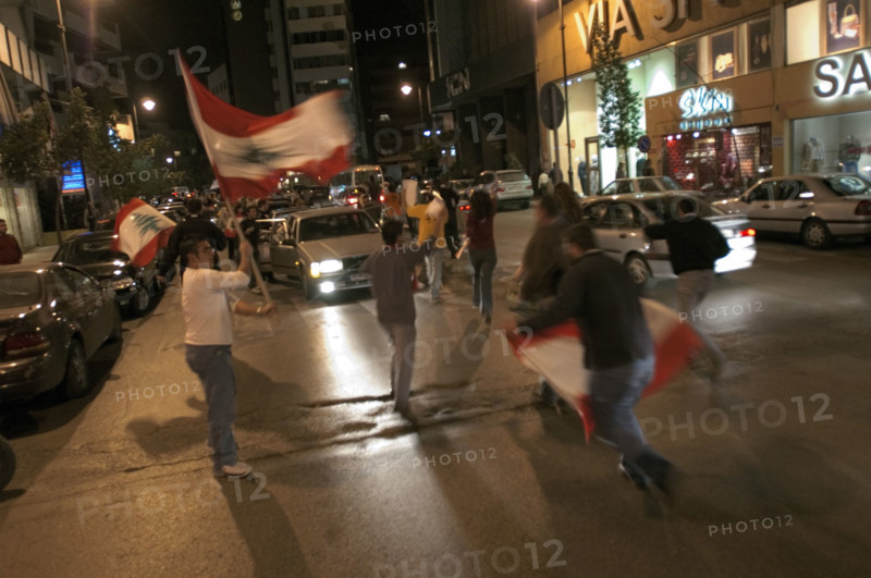 Lebanon celebrates collapse of Karami goverment