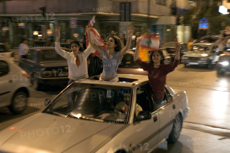 Lebanon celebrates collapse of Karami goverment