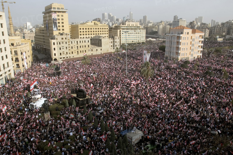 Vast crowd in Beirut backs a role for Syria