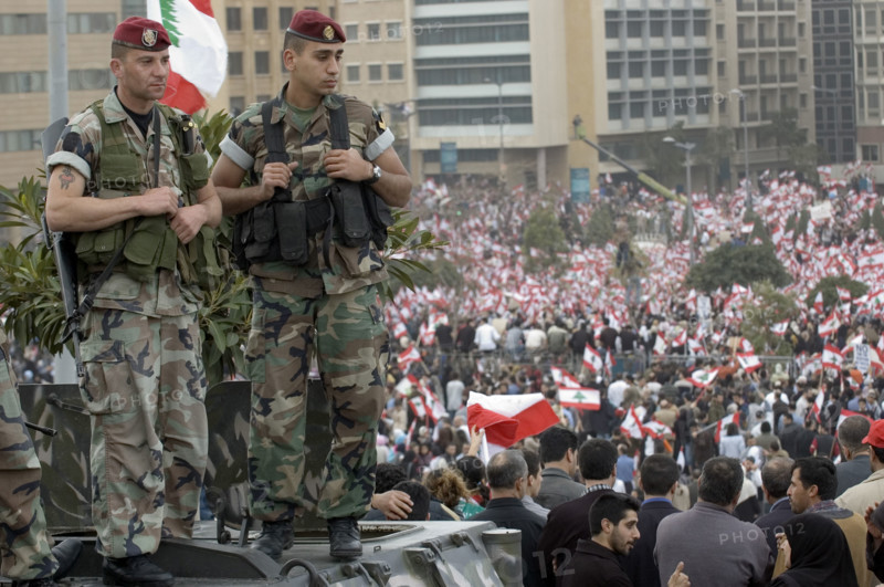 Vast crowd in Beirut backs a role for Syria