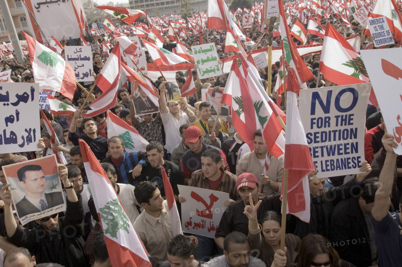 Vast crowd in Beirut backs a role for Syria