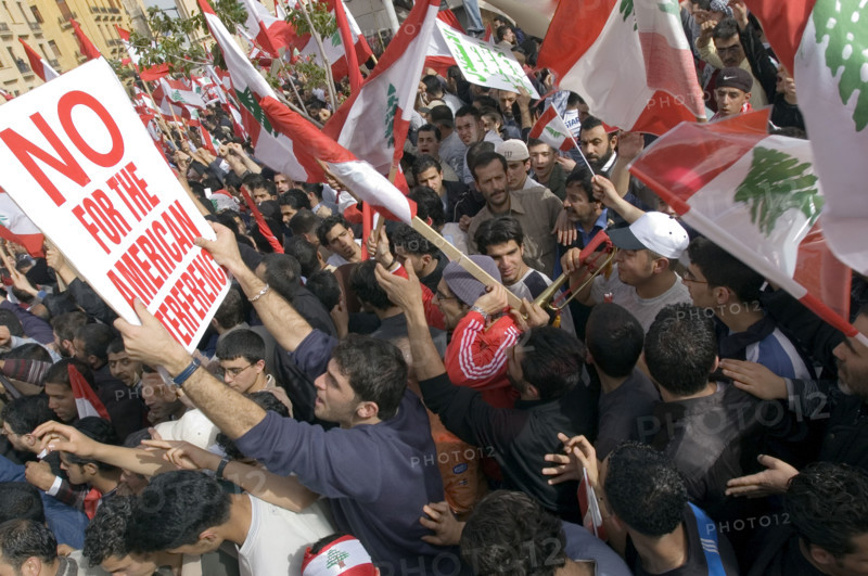 Vast crowd in Beirut backs a role for Syria