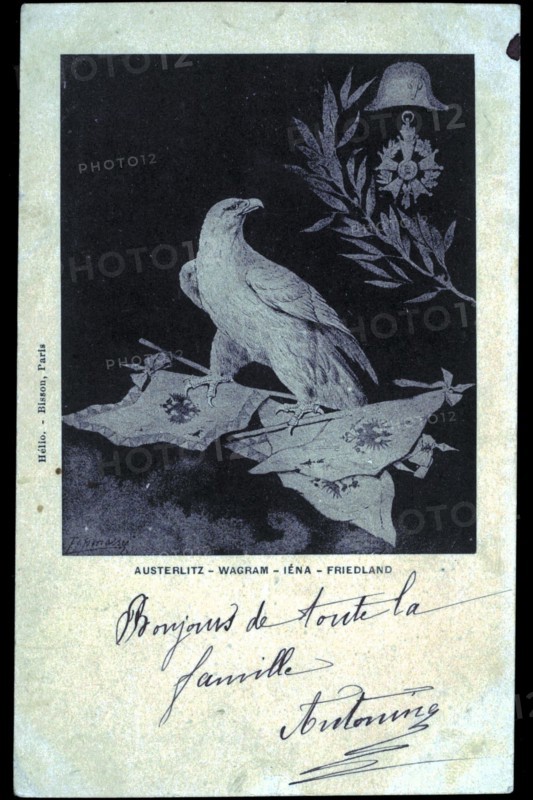 Bataille d'Austerlitz.
Aigle, médaille et drapeaux.