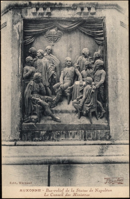 Bas-relief de la statue de Napoléon à Auxonne.